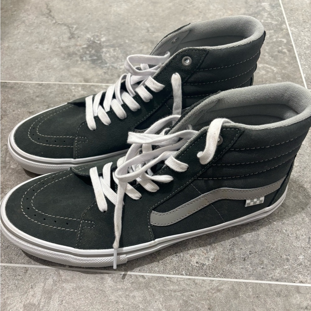 Mens Vans Dark Grey/White Sk8-hi size 11.5 NEW